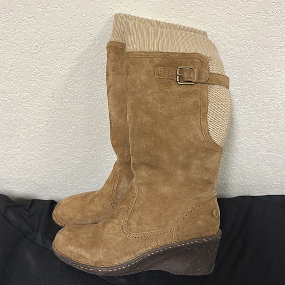 Boots - Picture 2 of 4